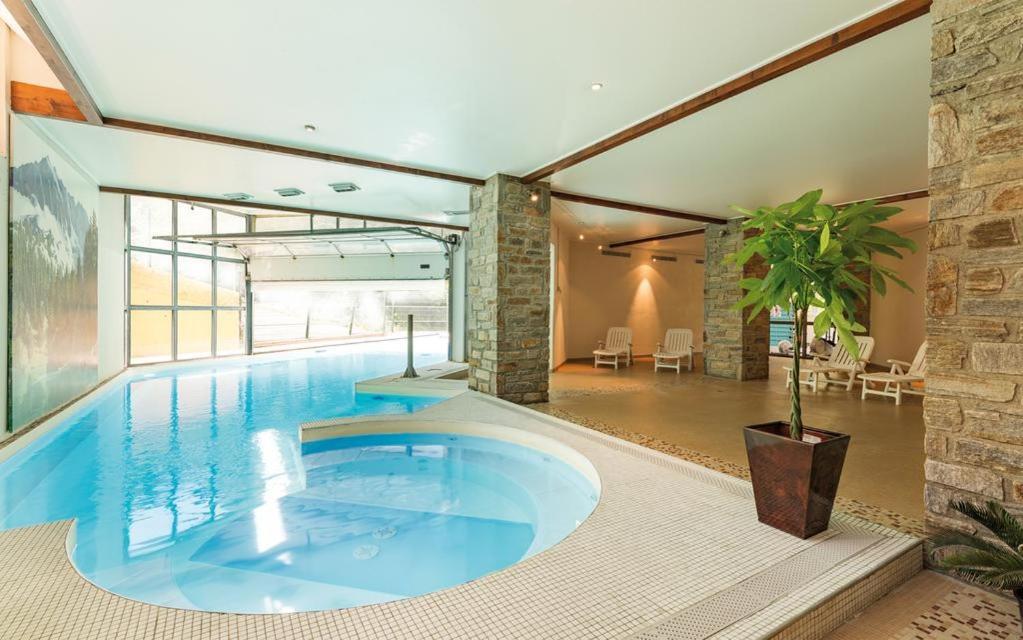 Appartement F2 Au Domaine Des 100 Lacs - Piscine - Sauna - Hammam Cauterets Eksteriør bilde